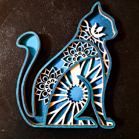 Vrstvená dekorace – mandala kočka