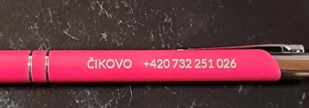 Propiska s laserovým popisem – text a logo bez QR